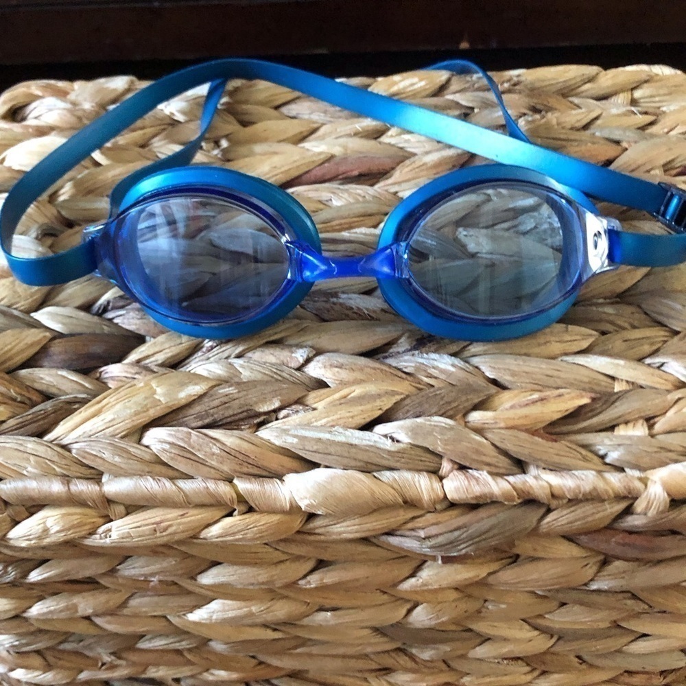 Blue and blue swim goggles